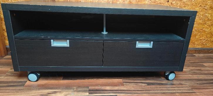 TV-meubel met lades en wieltjes – zwart, Huis en Inrichting, Kasten |Televisiemeubels, Gebruikt, Minder dan 100 cm, 100 tot 150 cm