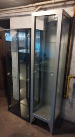 2 vitrine kasten grijs en een zwarte, Huis en Inrichting, Ophalen, Zo goed als nieuw