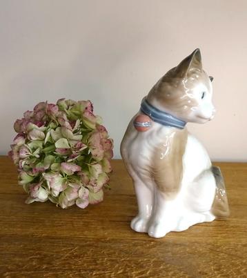 Lladro Nao, verzamelbeeldje: kat, geëmailleerd porselein beschikbaar voor biedingen