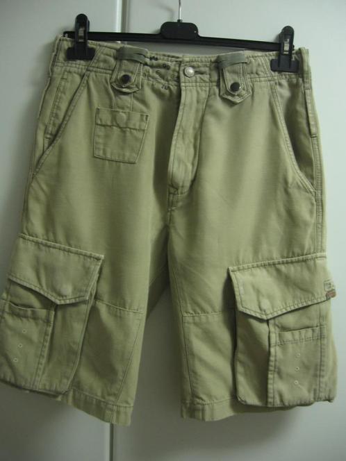 Lichtkaki bermuda met zijzakken van Diesel, maat 28, Kleding | Heren, Broeken en Pantalons, Gedragen, Ophalen of Verzenden