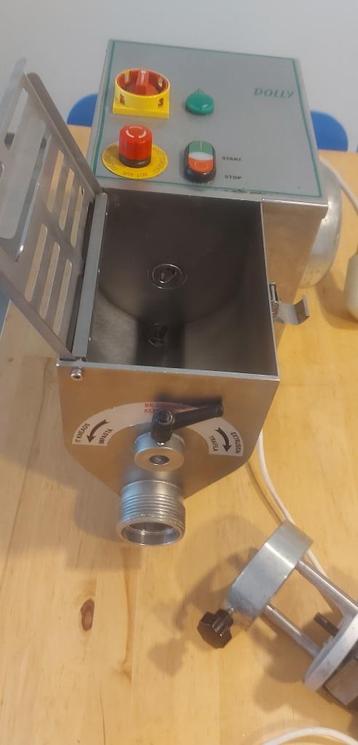 Professionele pastamaker Dolly beschikbaar voor biedingen
