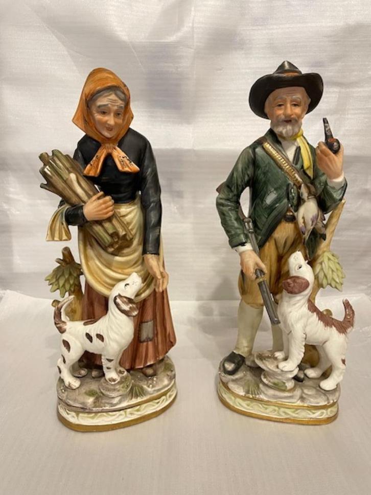 Vintage Porseleinen beeldjes - Oud koppeltje jager en vrouw, Antiek en Kunst, Antiek | Porselein, Ophalen of Verzenden