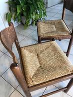 2 houten stoelen met rieten zitting mooie staat zie foto's, Huis en Inrichting, Ophalen, Bruin, Riet of Rotan, Twee