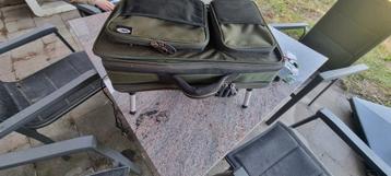 Karpertas met bivvytafel beschikbaar voor biedingen