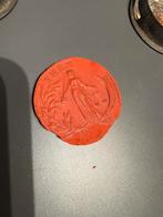 Antieke rode lakzegel Themis Justitia met zwaard weegschaal, Antiek en Kunst, Verzenden