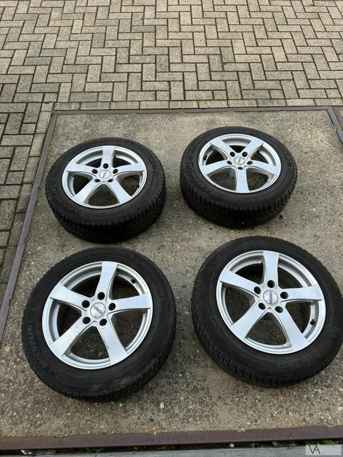 Set velgen winterbanden 16 inch Toyota Auris en Corolla €150, Auto-onderdelen, Banden en Velgen, Banden en Velgen, Personenwagen