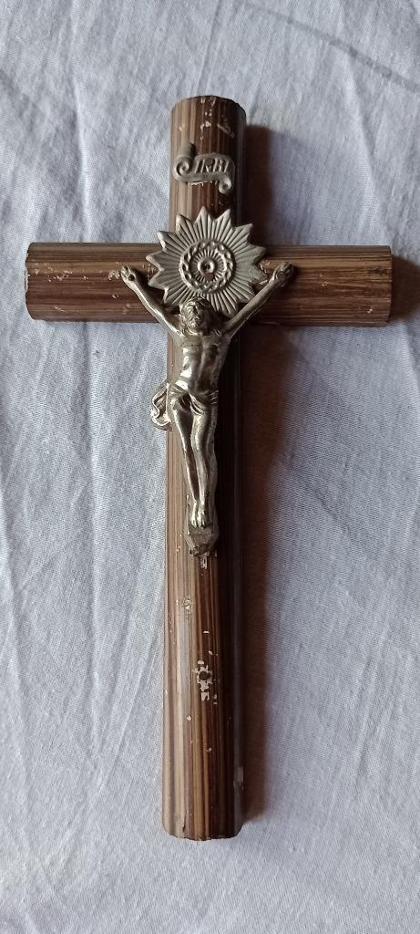 Kruisbeeld van metaal en hout 10x20x3, Antiek en Kunst, Antiek | Religieuze voorwerpen, Ophalen of Verzenden