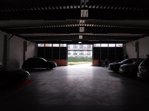 overdekte autostaanplaats nabij tramhalte Wijnegem en E313, Immo, Garages en Parkeerplaatsen, Provincie Antwerpen