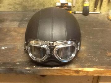 Retro helm beschikbaar voor biedingen