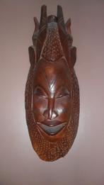 Afrikaanse maskers van tropisch hout, Enlèvement ou Envoi