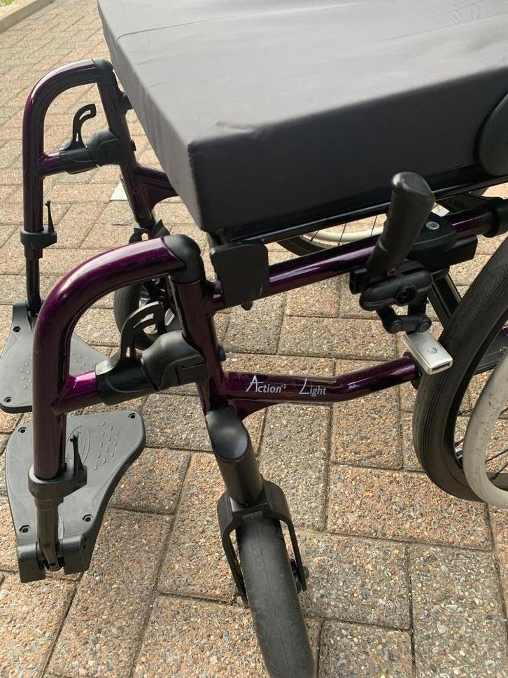 sportieve rolstoel Als nieuw rolstoel invacare action light , Diversen, Rolstoelen, Zo goed als nieuw, Handbewogen rolstoel, Ophalen