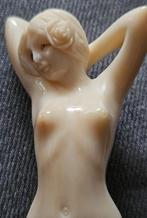 Statue art déco en ivoire éveillant Joe Descomps, Enlèvement ou Envoi