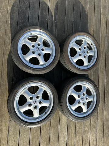 Porsche 993 velgen beschikbaar voor biedingen