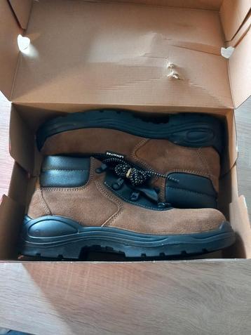 Chaussures de sécurité   44 beschikbaar voor biedingen