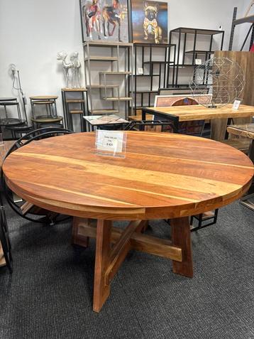 Volle houten tafel 130cm beschikbaar voor biedingen