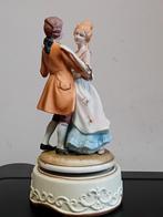 Figurine en porcelaine boîte à musique, Enlèvement ou Envoi