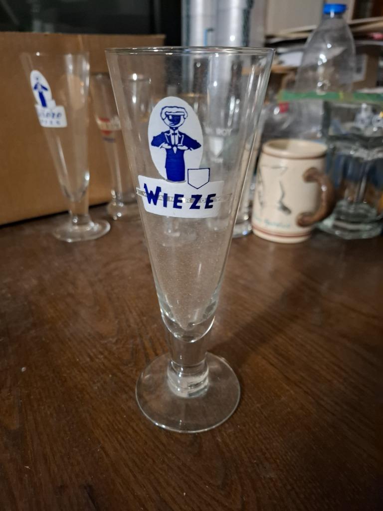 Wieze 2 glas (Br Van Roy) zie beschrijving, Verzamelen, Biermerken, Verzenden, Gebruikt, Glas of Glazen, Overige merken