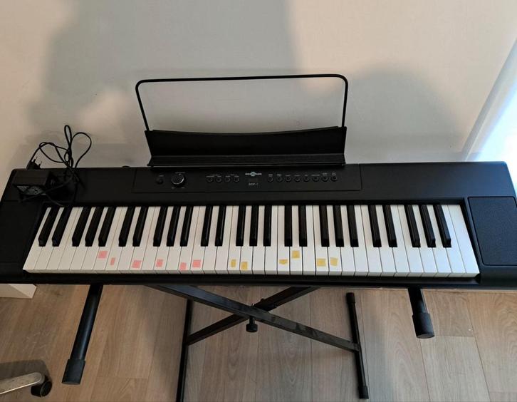 Piano électrique à vendre - 61 touches - SDP-1, Muziek en Instrumenten, Keyboards, Zo goed als nieuw, 61 toetsen, Ophalen