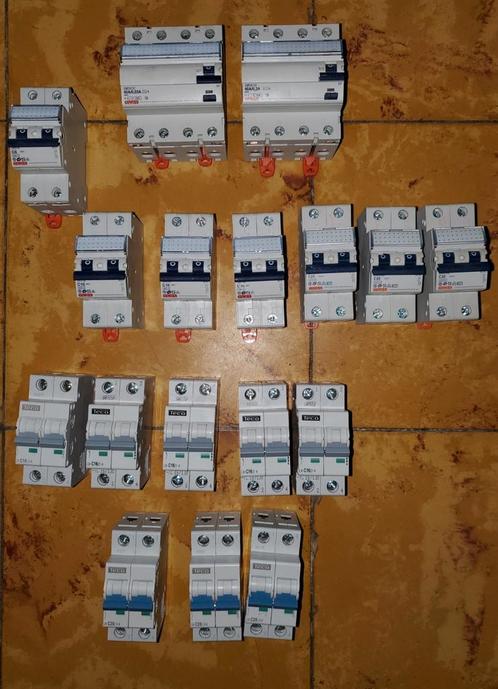 Recente stroomonderbrekers en differentialen, Doe-het-zelf en Bouw, Elektriciteit en Kabels, Gebruikt, Ophalen of Verzenden