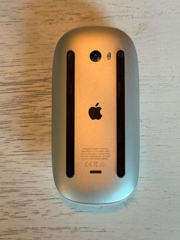 Apple magic mouse, Computers en Software, Muizen, Zo goed als nieuw, Muis, Draadloos, Ophalen of Verzenden