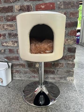 Kattenstoel beschikbaar voor biedingen