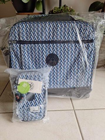 Cartable à roulettes + plumier Kipling Boy Geo disponible aux enchères