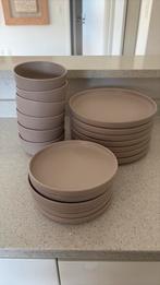 Serviesset, Huis en Inrichting, Ophalen, Zo goed als nieuw, Effen, Aardewerk