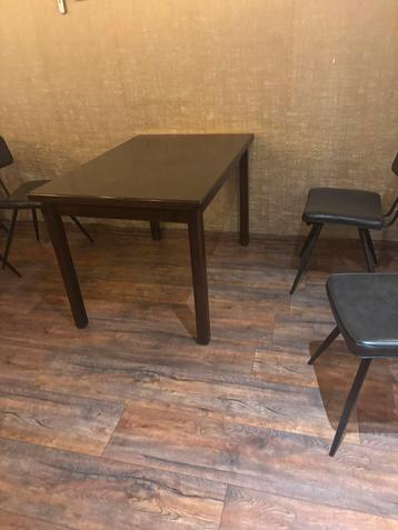 7 horeca tafels in goede staat beschikbaar voor biedingen