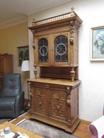 Antieke kast met loodglas, Ophalen