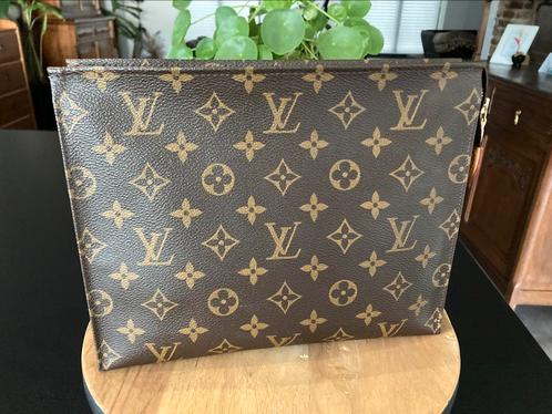 Louis Vuitton Toiletry Pouch 26 Monogram, Handtassen en Accessoires, Beautycases, Gebruikt, Softcase, Bruin, Ophalen of Verzenden