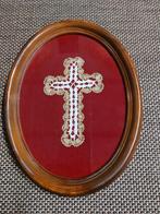 Kruisje in kantwerk, Enlèvement