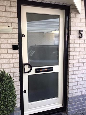 Hardhouten voordeur h212x b92 dubbel glas beschikbaar voor biedingen