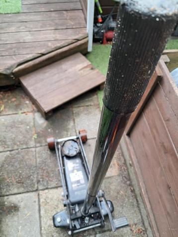 Zware auto krik..3ton beschikbaar voor biedingen