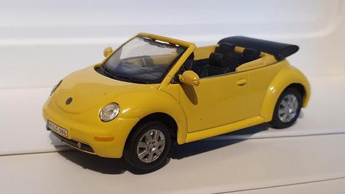 1/43 Volkswagen New Beetle cabriolet, Hobby & Loisirs créatifs, Voitures miniatures | 1:43, Comme neuf, Voiture, Enlèvement ou Envoi