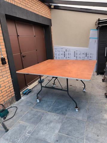 Tafel inklapbare op de wielen  beschikbaar voor biedingen