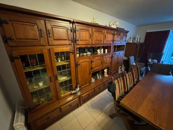 Volledig eikenhouten eetkamer in perfecte staat beschikbaar voor biedingen