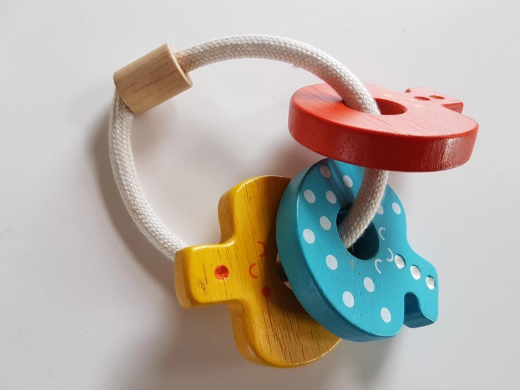 PLAN TOYS - Trousseau de trois clés colorées, Ophalen of Verzenden, Gebruikt, Rammelaar, Met geluid