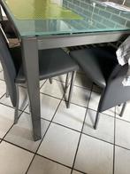 Mooie eettafel met glazen blad. Inclusief 4 mooie stoelen., Ophalen, Zo goed als nieuw