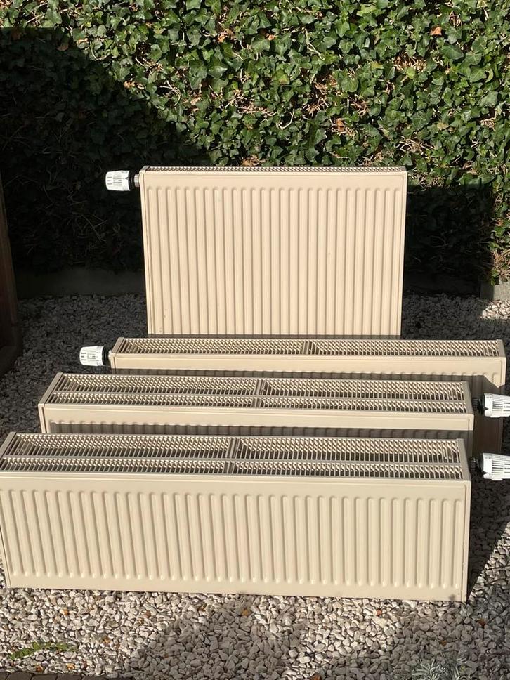 Radiatoren/ verwarming, Doe-het-zelf en Bouw, Verwarming en Radiatoren, Zo goed als nieuw, Radiator, Ophalen