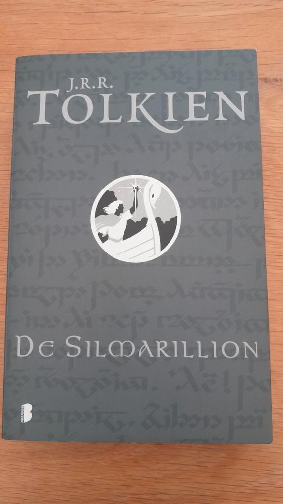 J.R.R. Tolkien - De silmarillion, Boeken, Fantasy, Zo goed als nieuw, Ophalen of Verzenden