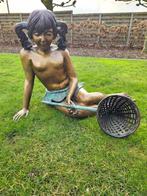 BRONZEN MEISJE MET SCHEPNET AAN SPOTPRIJS 875 IPV 2000 !!!, Tuin en Terras, Ophalen of Verzenden, Nieuw, Mensenbeeld