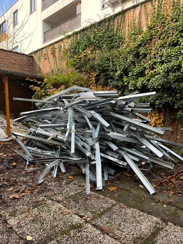 metalstuds oud ijzer beschikbaar voor biedingen