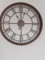 Mooie roestkleurige metalen klok., Ophalen