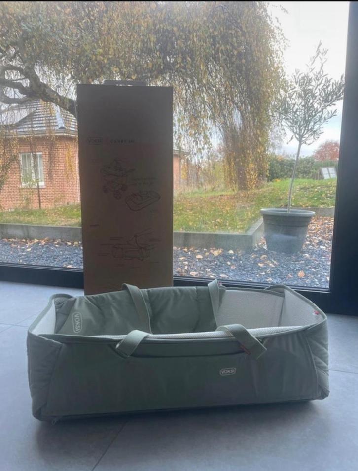 Voksi carry-me misty green als nieuw, Kinderen en Baby's, Dekens, Slaapzakjes en Inbakerproducten, Zo goed als nieuw, Overige typen