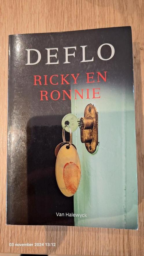 Luc Deflo - Ricky en Ronnie, Livres, Thrillers, Comme neuf, Enlèvement ou Envoi