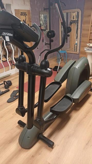 Elliptique E9500HR  Life Fitness     disponible aux enchères