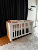 Baby bed met matras, stootkussen, matrasovertrek, Kinderen en Baby's, Kinderkamer | Complete kinderkamers, Zo goed als nieuw, Ophalen