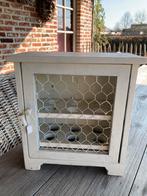 Oud, houten eierkastje, Ophalen