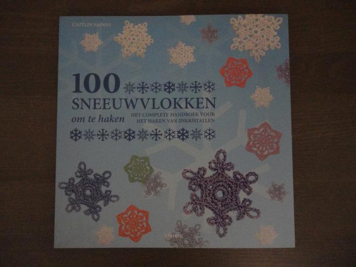 100 Sneeuwvlokken Haken - Caitlin Sainio, Boeken, Hobby en Vrije tijd, Zo goed als nieuw, Breien en Haken, Ophalen of Verzenden