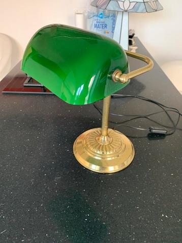 Notaris lamp beschikbaar voor biedingen